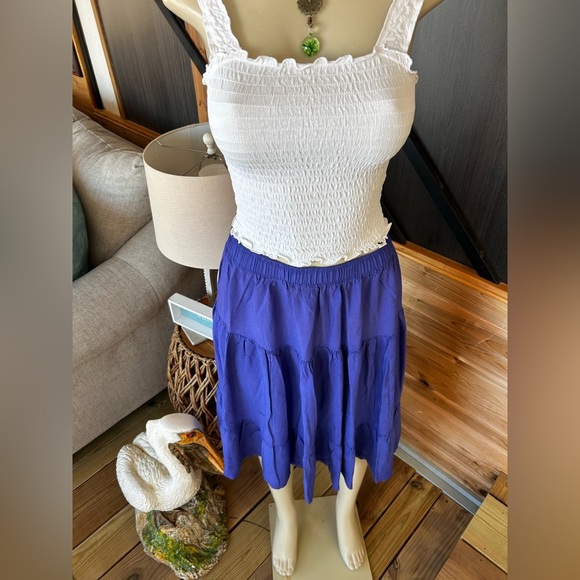 Clio size large color Blueberry skirt
Preloved elas waistband - Picture 2 of 6